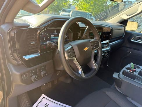 Used 2024 Chevrolet Silverado 1500 LT AWD/4WD image 9