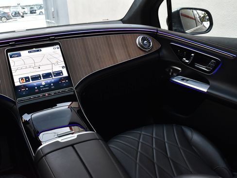 Used 2023 Mercedes-Benz EQE 500 4MATIC SUV image 31