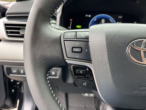 Certified 2025 Toyota Camry SE w/ Convenience Package image 17