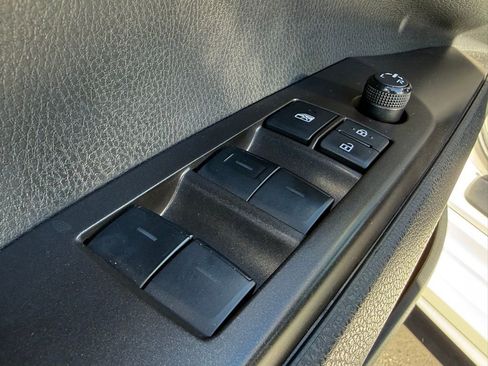 Used 2024 Toyota Camry SE image 17