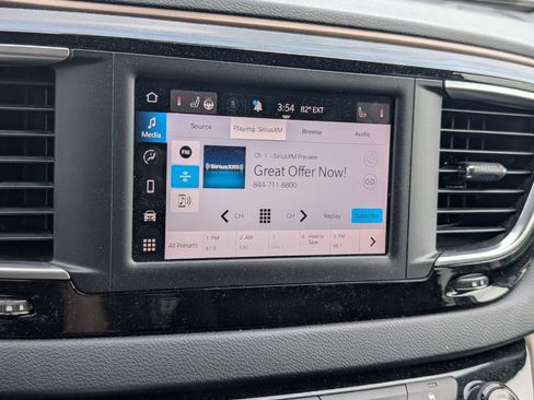 Used 2023 Chrysler Voyager LX FWD image 8