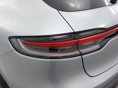 Certified 2025 Porsche Macan image 36