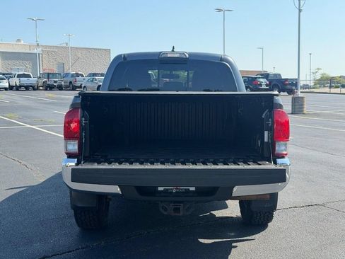 Used 2017 Toyota Tacoma TRD Off-Road w/ Tow Package (A/T) AWD/4WD image 4