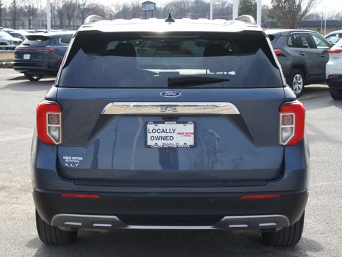 Used 2021 Ford Explorer XLT w/ Equipment Group 202A image 3