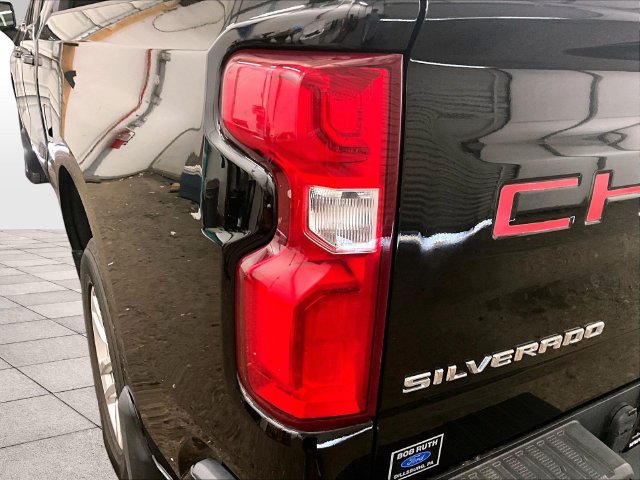 Used 2019 Chevrolet Silverado 1500 RST AWD/4WD image 28