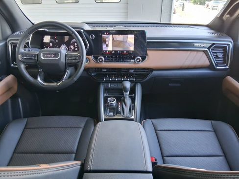 Used 2026 GMC Canyon AT4 w/ Technology Plus Package AWD/4WD image 9