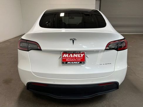 Used 2022 Tesla Model Y Long Range AWD/4WD image 4