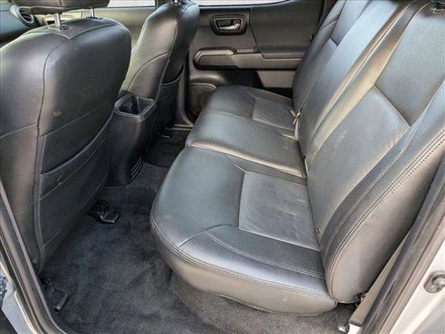 Used 2018 Toyota Tacoma TRD Off-Road image 15