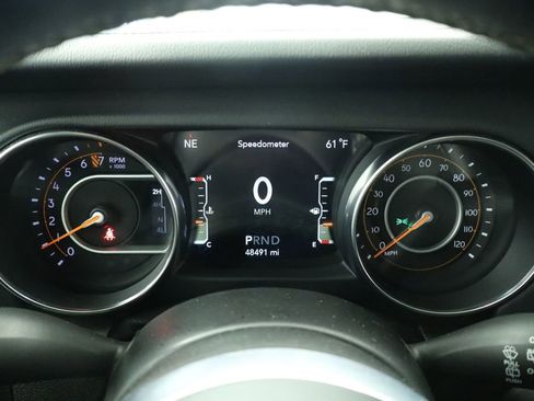 Used 2019 Jeep Wrangler Unlimited Sahara w/ Uconnect 4C Nav & Sound Group image 30