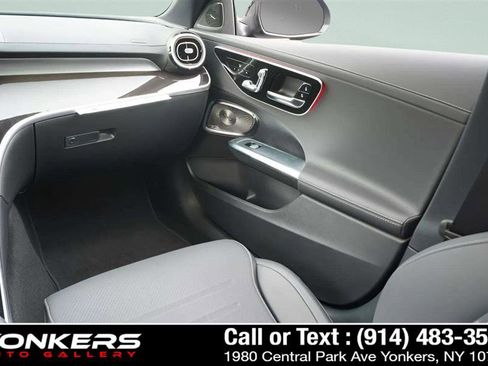 Used 2024 Mercedes-Benz C 300 4MATIC Sedan image 31