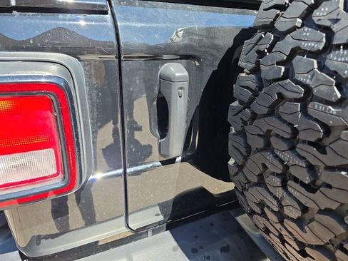Used 2023 Jeep Wrangler Unlimited Rubicon w/ Xtreme 35 Tire Package AWD/4WD image 16