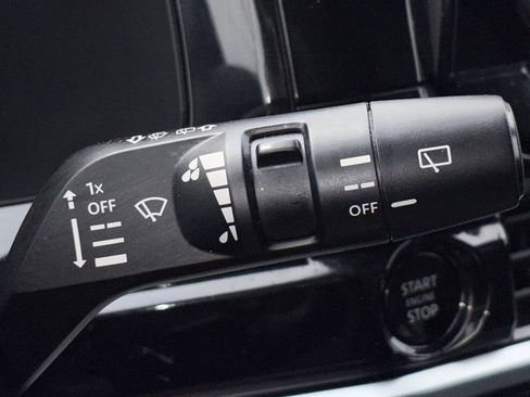 Used 2025 Nissan Pathfinder SV FWD image 26