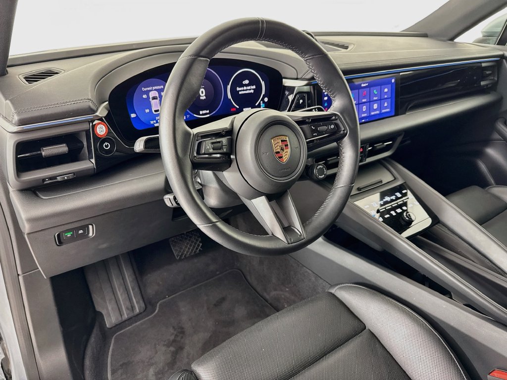 Certified 2025 Porsche Macan Electric RWD image 4