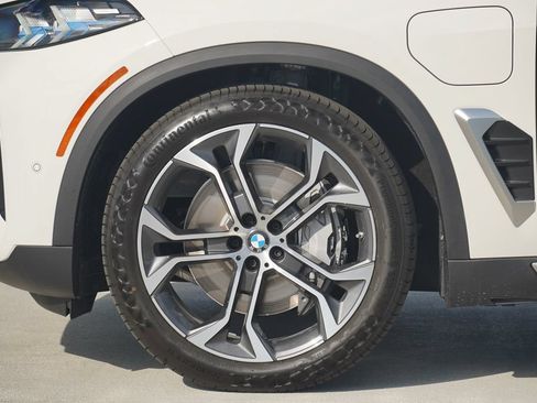 Used 2026 BMW X5 xDrive50e w/ Premium Package AWD/4WD image 5