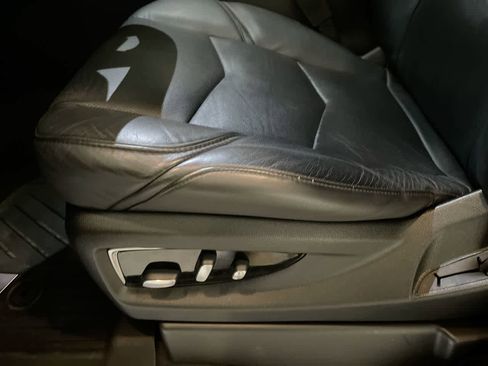 Used 2019 Cadillac Escalade Premium Luxury w/ Escalade Sport Edition image 12