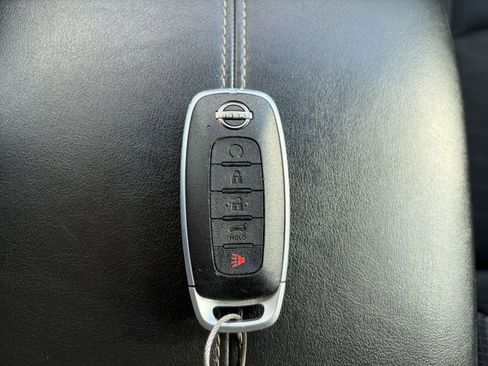 Used 2025 Nissan Pathfinder SV image 22