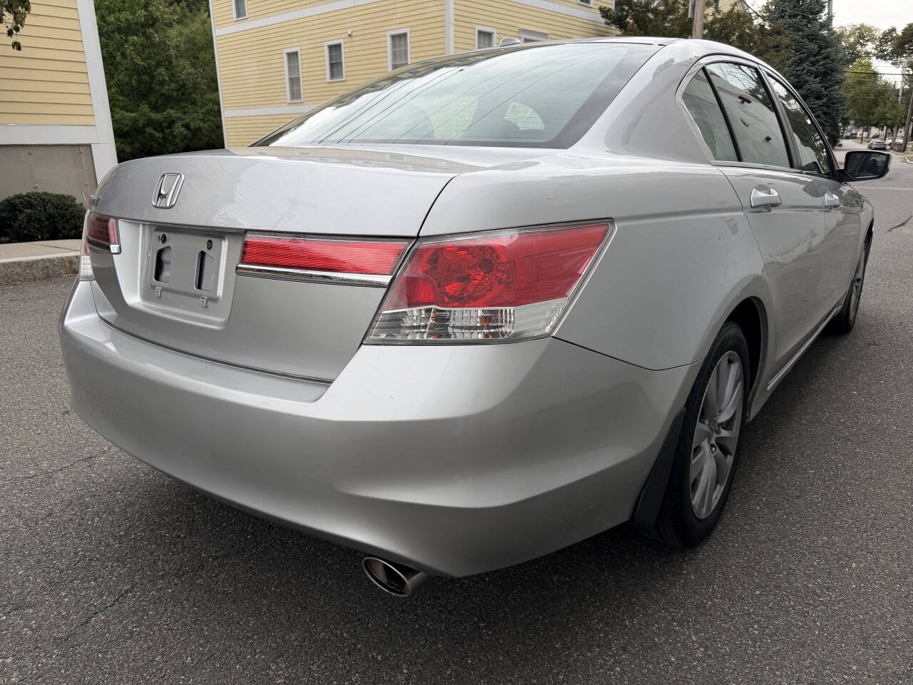 Used 2011 Honda Accord EX-L image 5