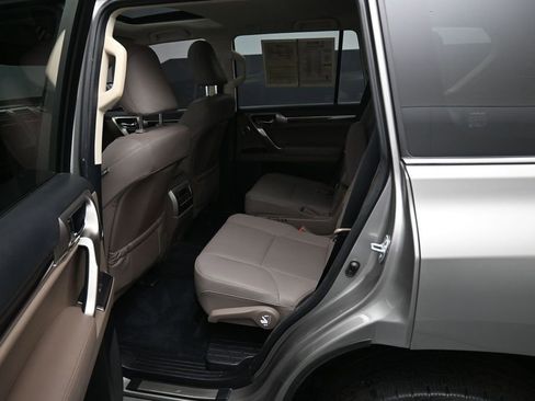 Used 2021 Lexus GX 460 Premium w/ Accessory Package AWD/4WD image 33