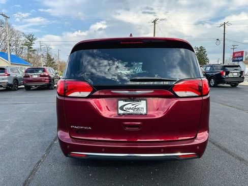 Used 2017 Chrysler Pacifica Touring-L FWD image 7