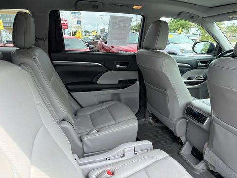Used 2018 Toyota Highlander Limited Platinum AWD/4WD image 13