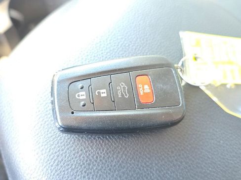 Used 2019 Toyota RAV4 XLE w/ Convenience Package image 27