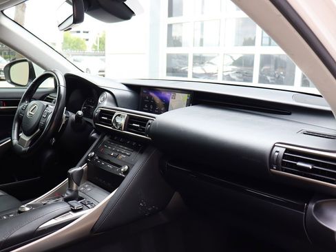 Used 2018 Lexus IS 300 AWD image 13