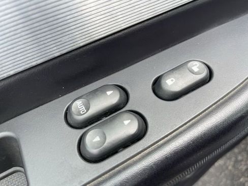 Used 2004 Ford Thunderbird image 12