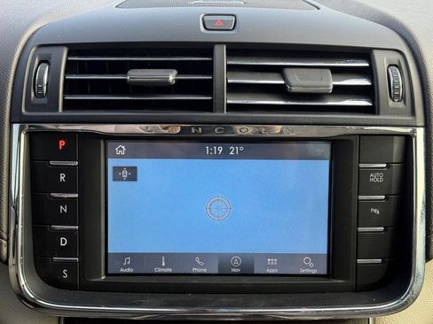 Used 2019 Lincoln Continental Select w/ Continental Climate Package image 13