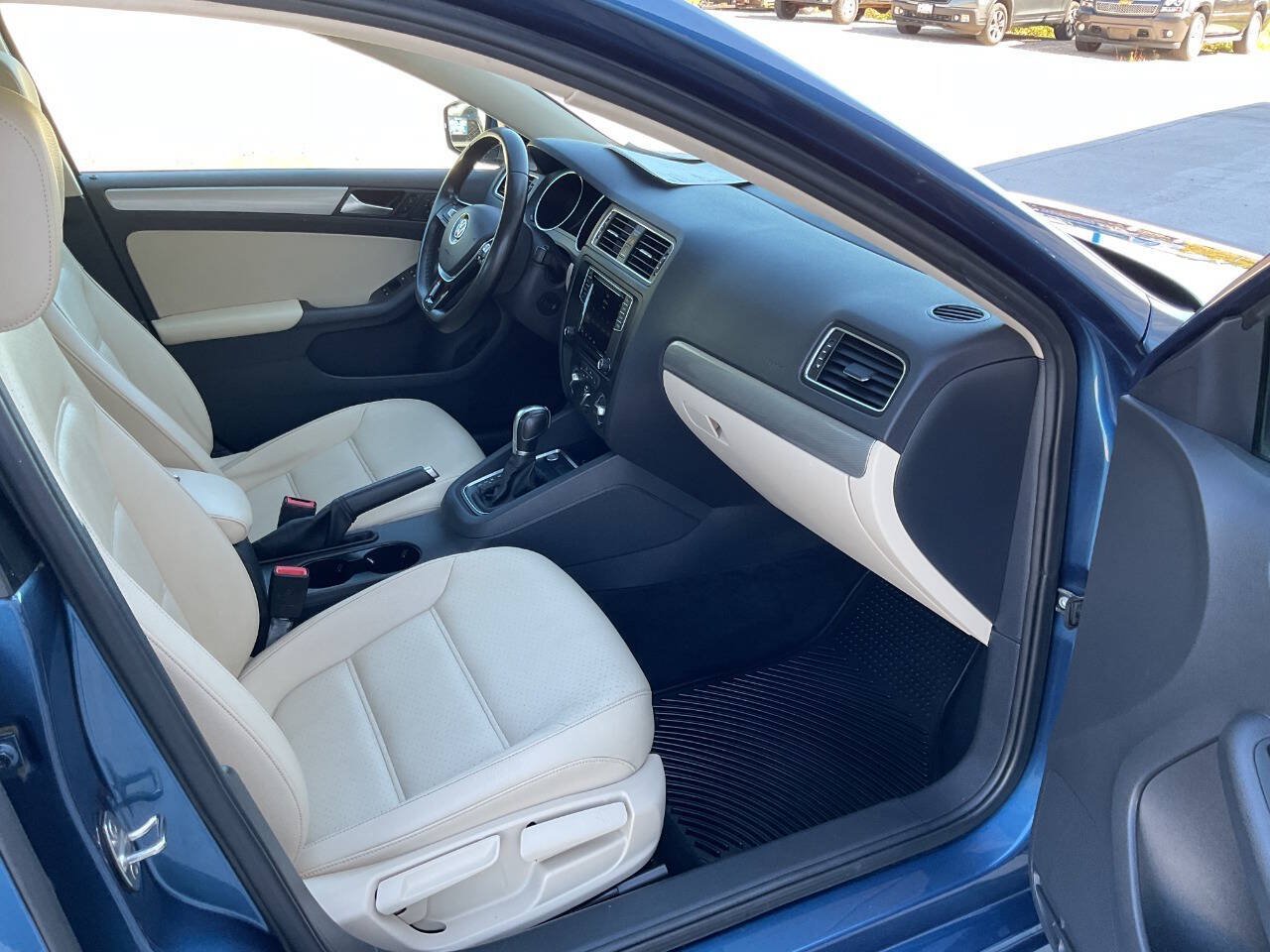 Used 2017 Volkswagen Jetta SE FWD image 42