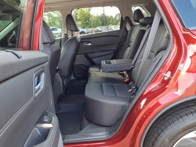 Used 2024 Nissan Rogue SV w/ SV Premium Package FWD image 17