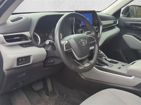 Certified 2024 Toyota Highlander LE image 9
