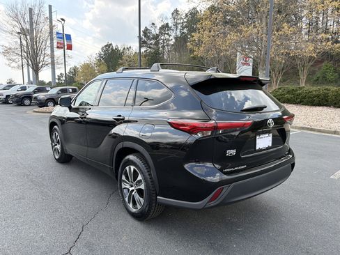 Used 2021 Toyota Highlander XLE image 7