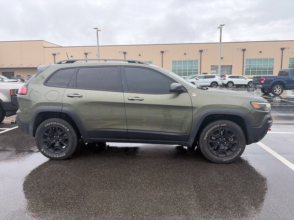 Used 2020 Jeep Cherokee Trailhawk w/ Cold Weather Group AWD/4WD image 2
