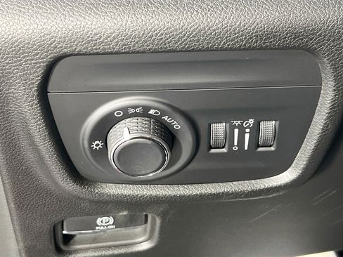 Used 2023 Jeep Grand Cherokee Altitude AWD/4WD image 10