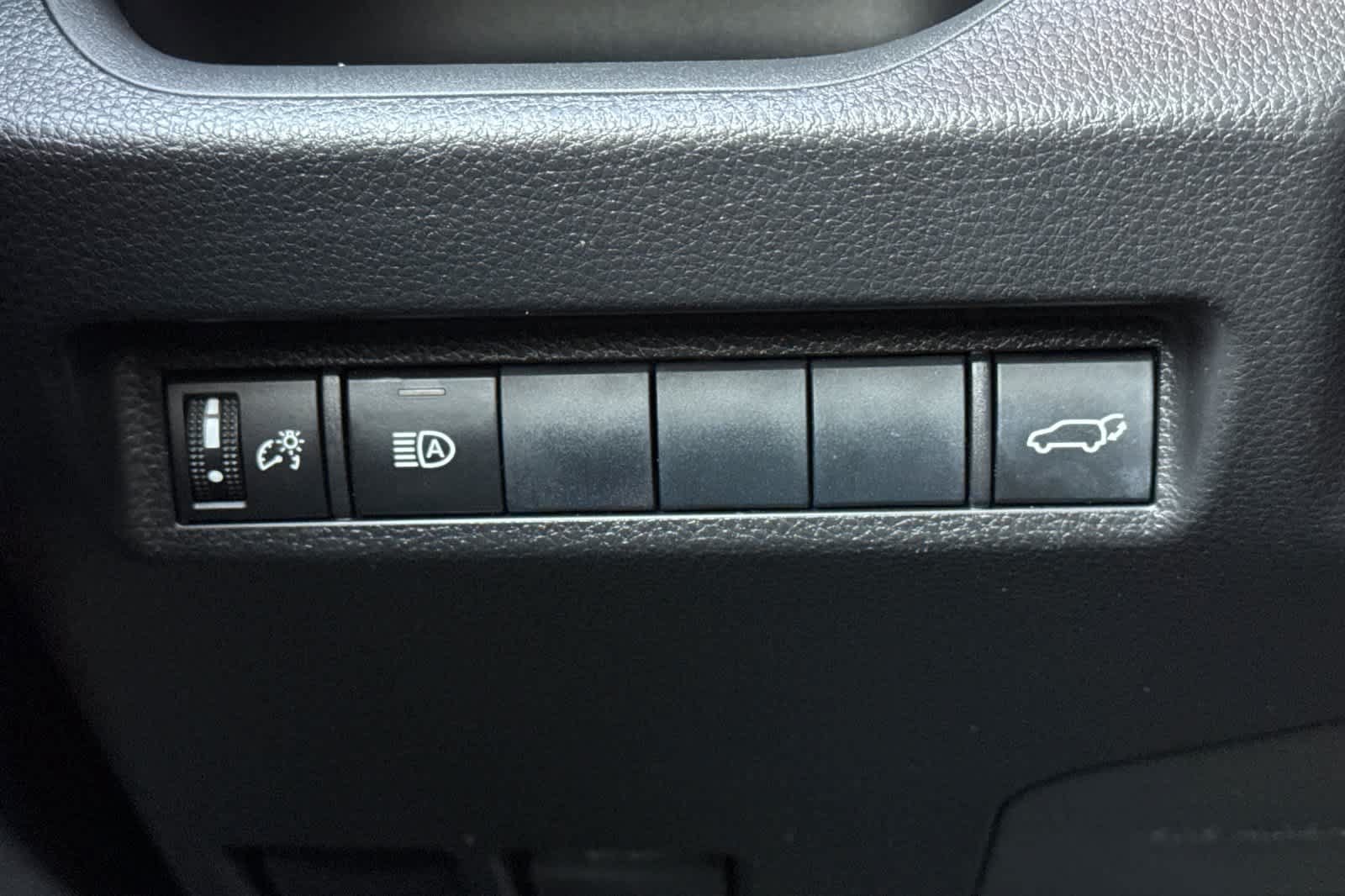 Used 2019 Toyota RAV4 XLE Premium FWD image 30