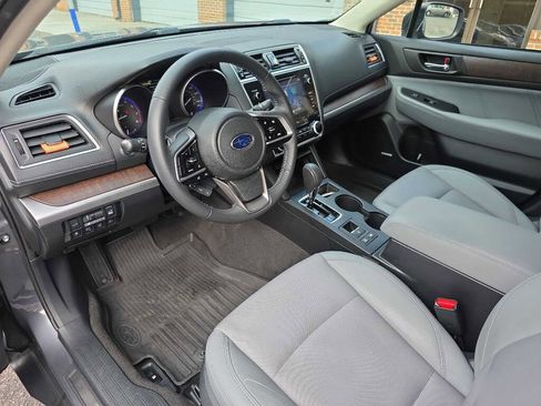 Used 2018 Subaru Outback 2.5i Limited image 9