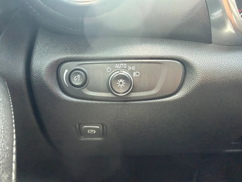 Used 2020 Chevrolet Blazer LT FWD image 17