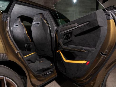 Used 2024 Lamborghini Urus Performante AWD/4WD image 32