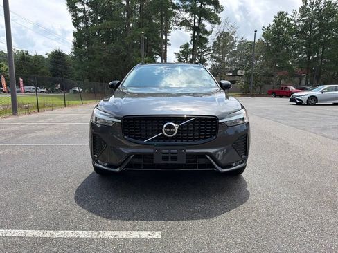 Used 2023 Volvo XC60 B5 Plus w/ Climate Package AWD/4WD image 3