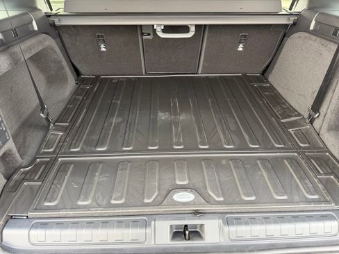 New 2026 Land Rover Discovery Dynamic SE image 29