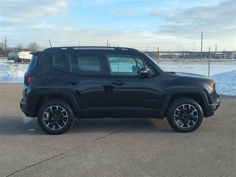 Used 2023 Jeep Renegade Latitude w/ Sun/Sound Group image 2
