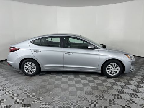 Used 2020 Hyundai Elantra SE FWD image 14