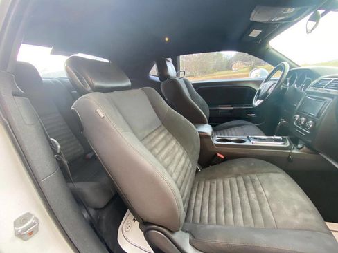 Used 2012 Dodge Challenger SXT image 11