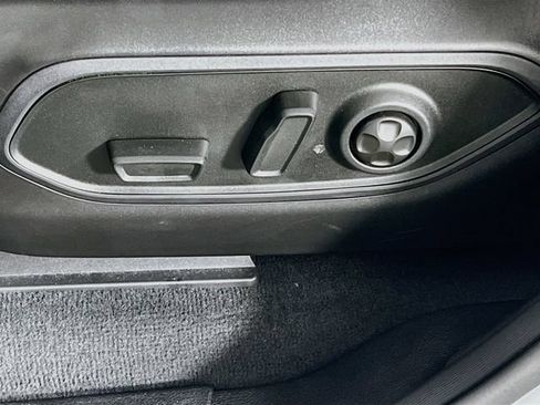 Used 2025 Jeep Grand Cherokee L Laredo RWD image 13