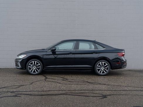 New 2026 Volkswagen Jetta SE image 3