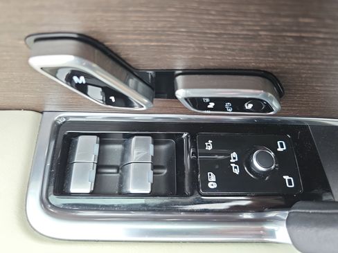 Certified 2023 Land Rover Range Rover SE image 28