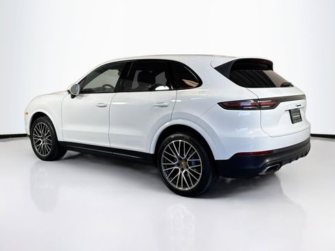 Certified 2022 Porsche Cayenne image 3