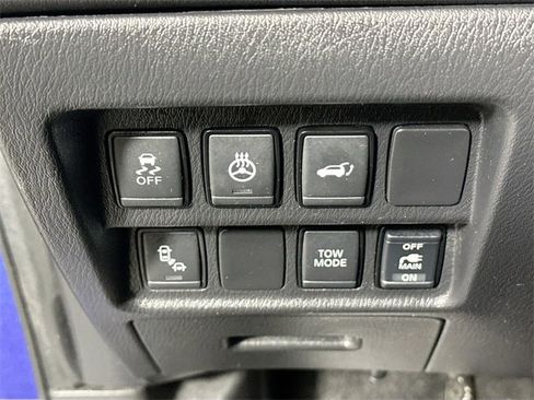 Used 2018 Nissan Pathfinder SL image 24