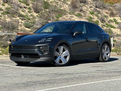 New 2025 Porsche Macan Electric image 1