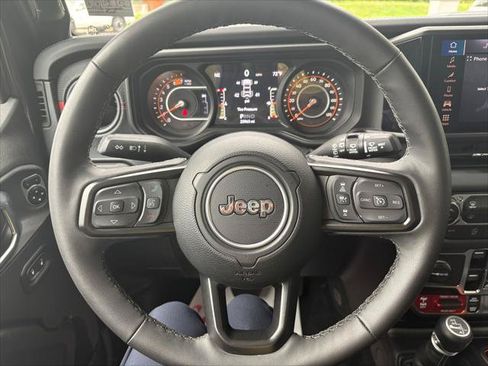 Certified 2025 Jeep Wrangler Unlimited Rubicon w/ Convenience Group AWD/4WD image 17